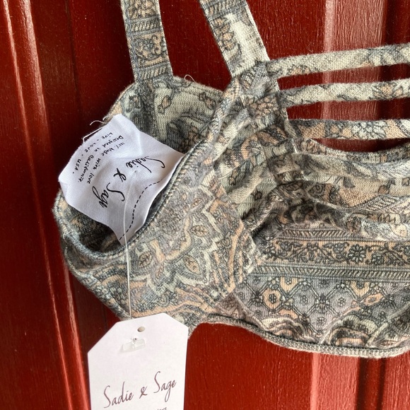 Sadie and sage crop top - Picture 4 of 5